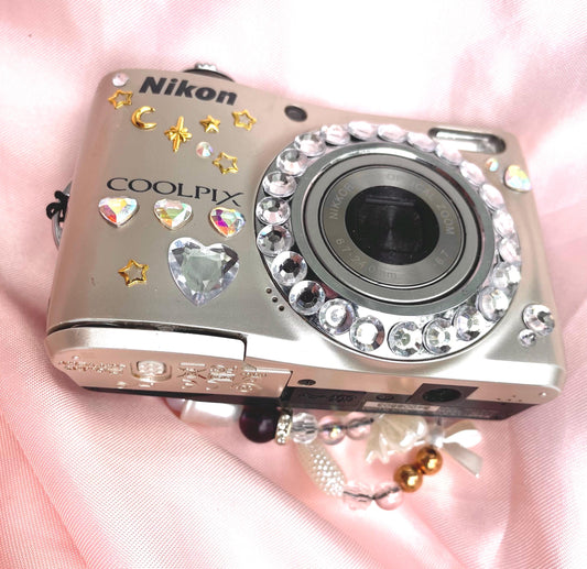 Geniune Nikon Coolpix L21 y2k aesthetic decorated digicam with beaded strap PreOwned