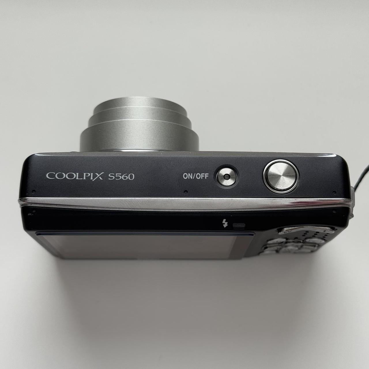 Geniune Pre-Owend Nikon Coolpix S560 Digital Camera