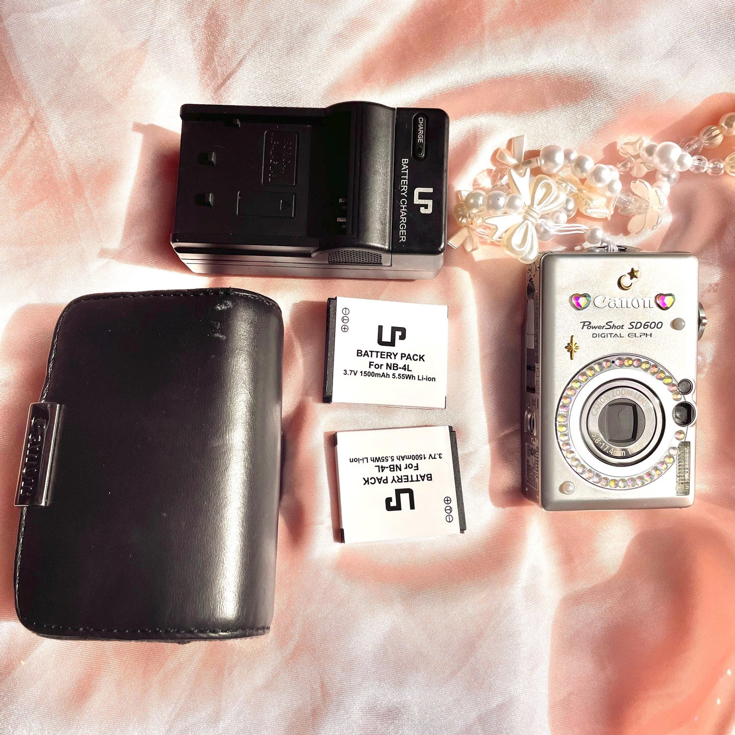 Geniune Canon PowerShot SD 600 near mint condition Digital Elph y2k aesthetic decorated digicam with beaded strap, full set PreOwned